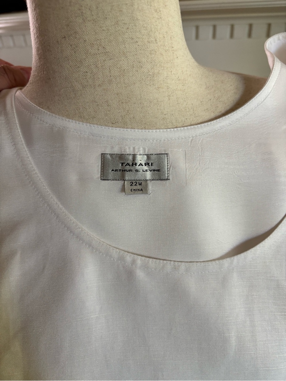 *NEW* Tahari “Arthur S. Levine” - White Linen Camisole/Top - Size - 22W - Picture 5 of 8